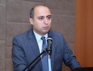 EMIN ƏMRULLAYEVIN 271 №LI MƏKTƏBDƏKI KADRI, HAQQINI TƏLƏB EDƏN MÜƏLLIMƏNI “GÖZÜMÇIXDIYA SALIB”-